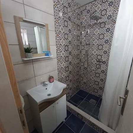 Dvorska Oaza 公寓 斯雷姆斯基卡尔洛夫奇