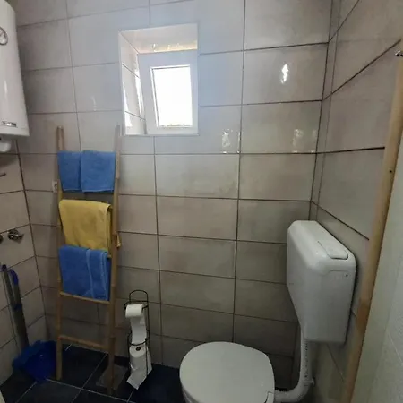 Dvorska Oaza * 斯雷姆斯基卡尔洛夫奇