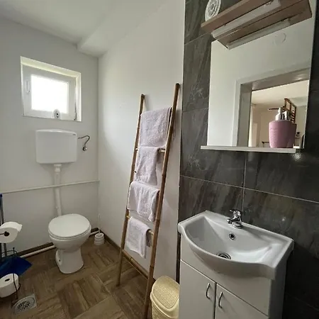 Dvorska Oaza * 斯雷姆斯基卡尔洛夫奇