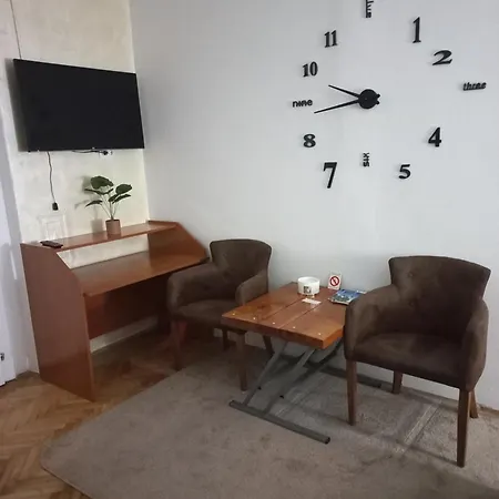 Dvorska Oaza Apartment *